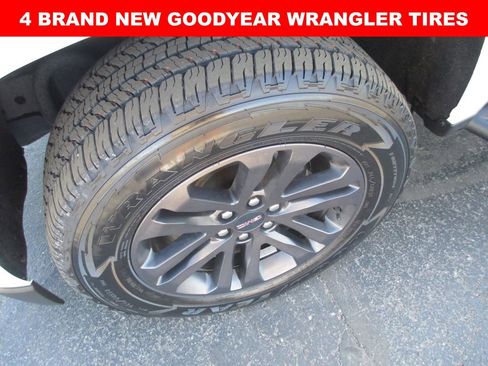 Used 2020 GMC Canyon SLE w/ Elevation Edition image 3