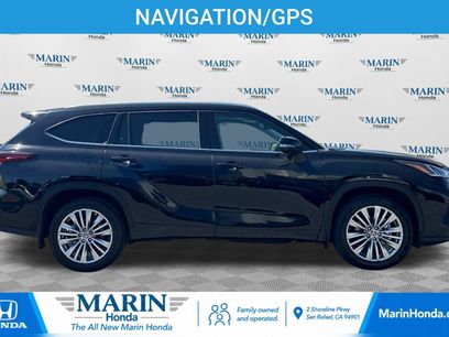 Used 2024 Toyota Highlander Platinum