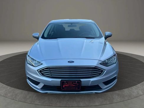 Used 2018 Ford Fusion SE w/ Fusion SE Technology Package FWD image 2