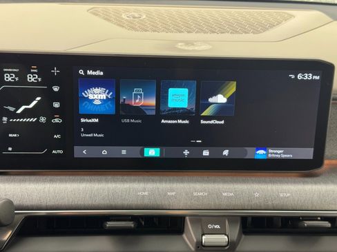 Used 2024 Kia EV9 Land image 29