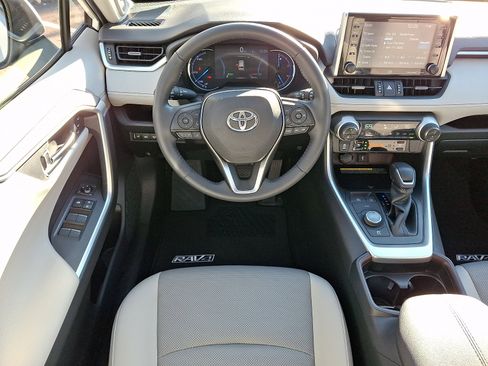 Used 2020 Toyota RAV4 Limited image 12
