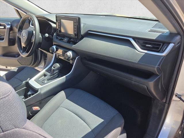 Used 2021 Toyota RAV4 XLE w/ Convenience Package FWD image 23