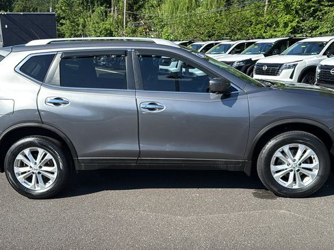 Used 2016 Nissan Rogue SV w/ SV Premium Package AWD/4WD image 28