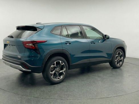 Used 2025 Chevrolet Trax LT FWD image 9