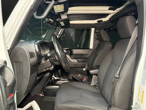 Used 2018 Jeep Wrangler Unlimited Sport S AWD/4WD image 12