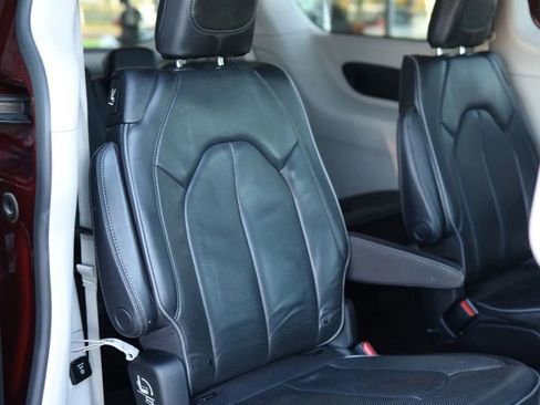 Used 2019 Chrysler Pacifica Limited FWD image 44