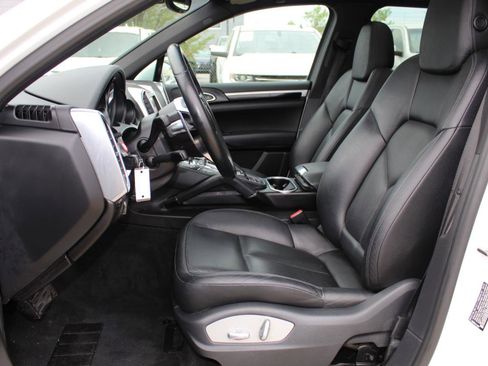 Used 2016 Porsche Cayenne Platinum Edition image 11