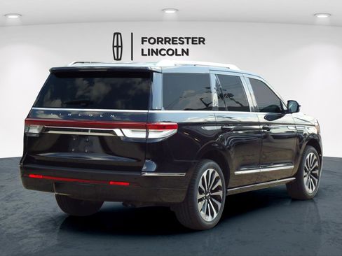 Used 2022 Lincoln Navigator Reserve image 3