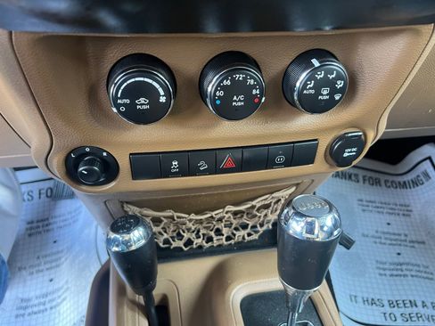 Used 2012 Jeep Wrangler Unlimited Sahara w/ Connectivity Group AWD/4WD image 27