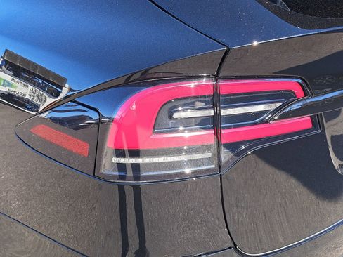 Used 2023 Tesla Model X image 37