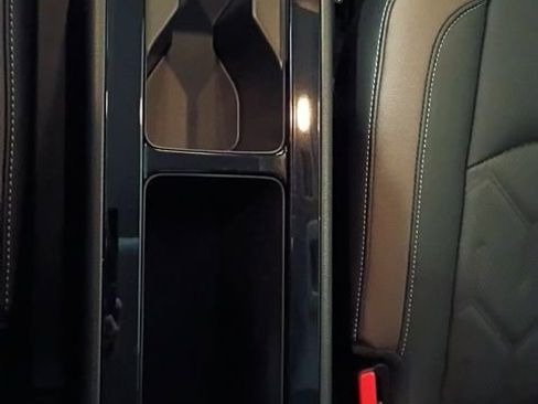 New 2026 Nissan Pathfinder Platinum image 16