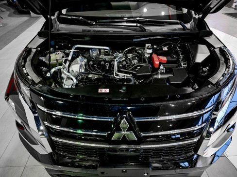 Used 2025 Mitsubishi Outlander ES image 46