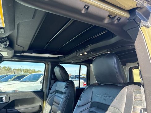 Used 2025 Jeep Wrangler Willys image 19