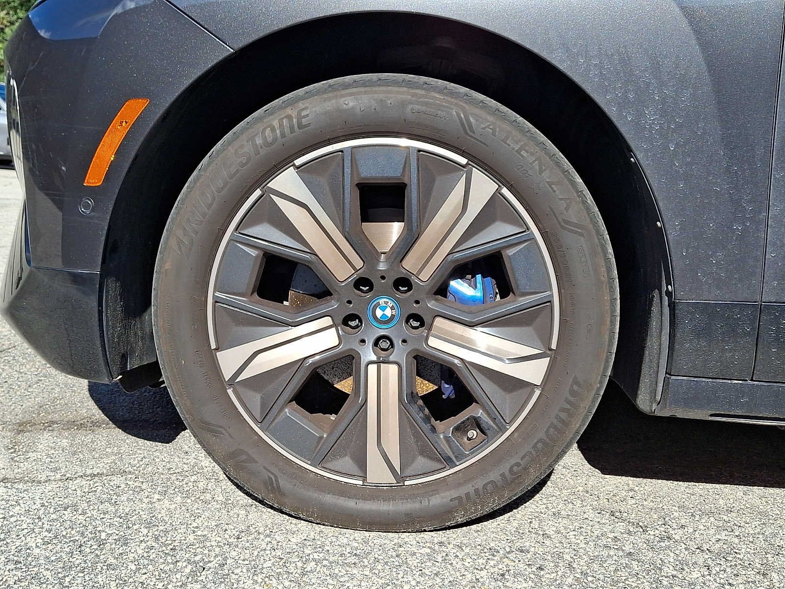 Used 2024 BMW iX xDrive50 w/ Sport Package AWD/4WD image 2