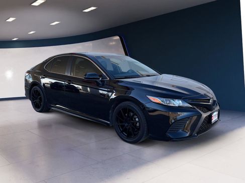 Used 2020 Toyota Camry SE image 7