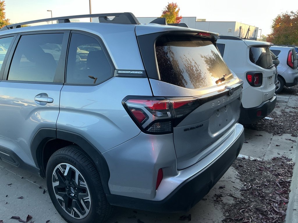 Used 2025 Subaru Forester Premium AWD/4WD image 6