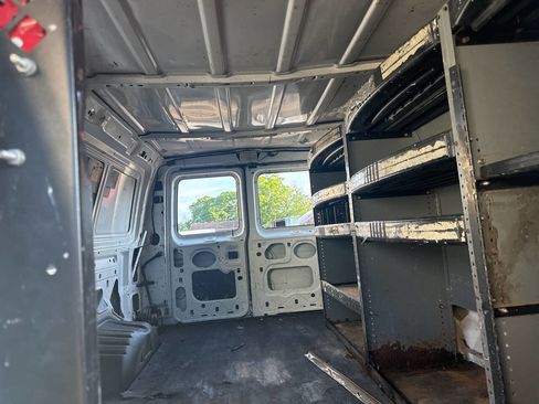 Used 2005 Ford E-250 and Econoline 250 RWD image 23