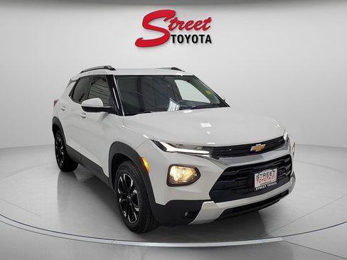 Used 2023 Chevrolet TrailBlazer LT w/ Convenience Package FWD image 5