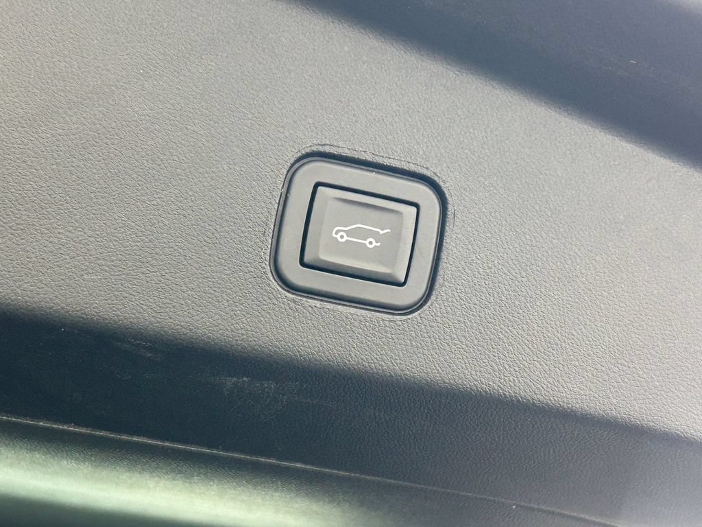 Used 2024 Cadillac Lyriq Tech RWD image 23