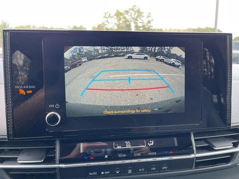 Used 2025 Toyota Sienna LE w/ LE Plus Package image 11