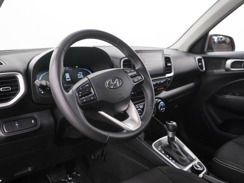 Certified 2024 Hyundai Venue SEL FWD image 21
