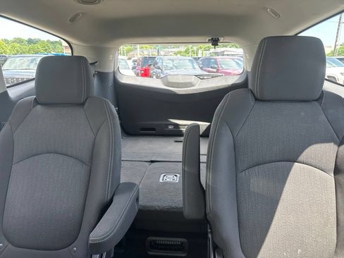 Used 2017 Chevrolet Traverse LT w/ Style and Technology Package FWD image 9