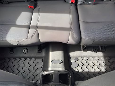 Used 2021 Jeep Wrangler Unlimited Sahara image 25