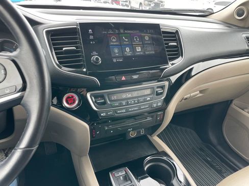 Used 2019 Honda Pilot Touring image 11