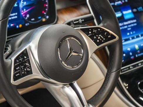 Used 2025 Mercedes-Benz C 300 4MATIC Sedan image 21