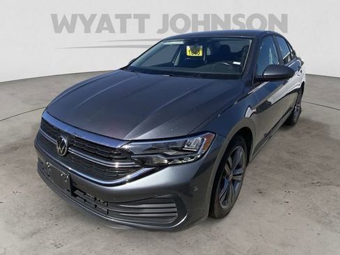 Used 2024 Volkswagen Jetta SE FWD image 1