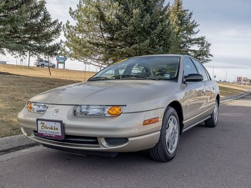 Used 2002 Saturn S-Series SL2 image 1