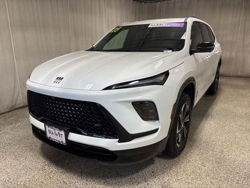 Used 2025 Buick Enclave Sport Touring image 5