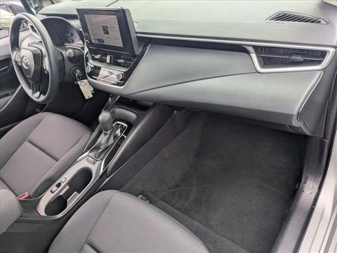 Used 2025 Toyota Corolla LE image 19