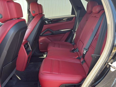 Used 2022 Porsche Cayenne image 44
