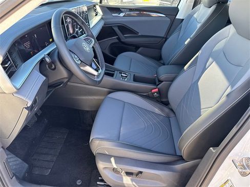 New 2026 Volkswagen Tiguan SE image 35