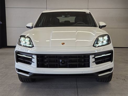 Used 2025 Porsche Cayenne Base image 27