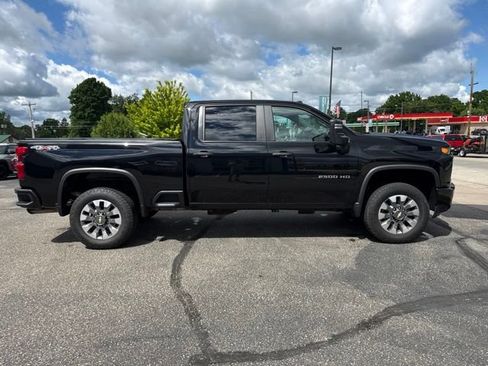 Used 2022 Chevrolet Silverado 2500 Custom w/ Custom Value Package AWD/4WD image 6
