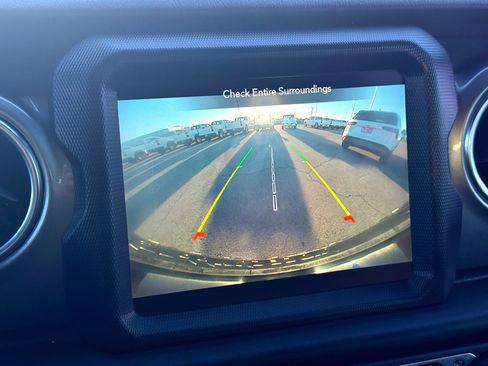 Used 2021 Jeep Wrangler Unlimited Sahara image 29