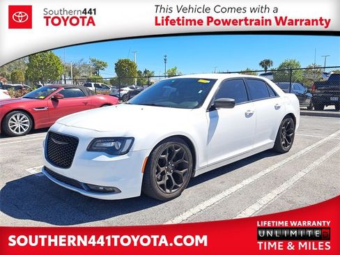 Used 2017 Chrysler 300 S image 1