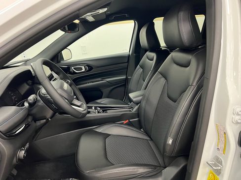 New 2026 Jeep Compass Latitude image 6