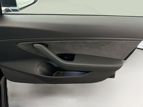 Used 2018 Tesla Model 3 Mid Range image 34