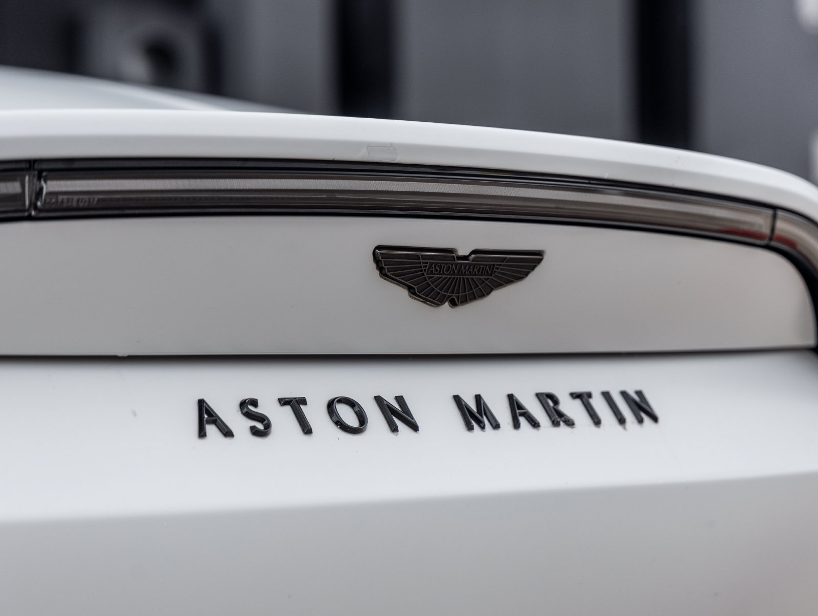 Used 2023 Aston Martin V8 Vantage Roadster RWD image 14