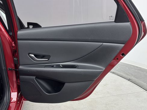 Used 2023 Hyundai Elantra SEL w/ Convenience Package image 30