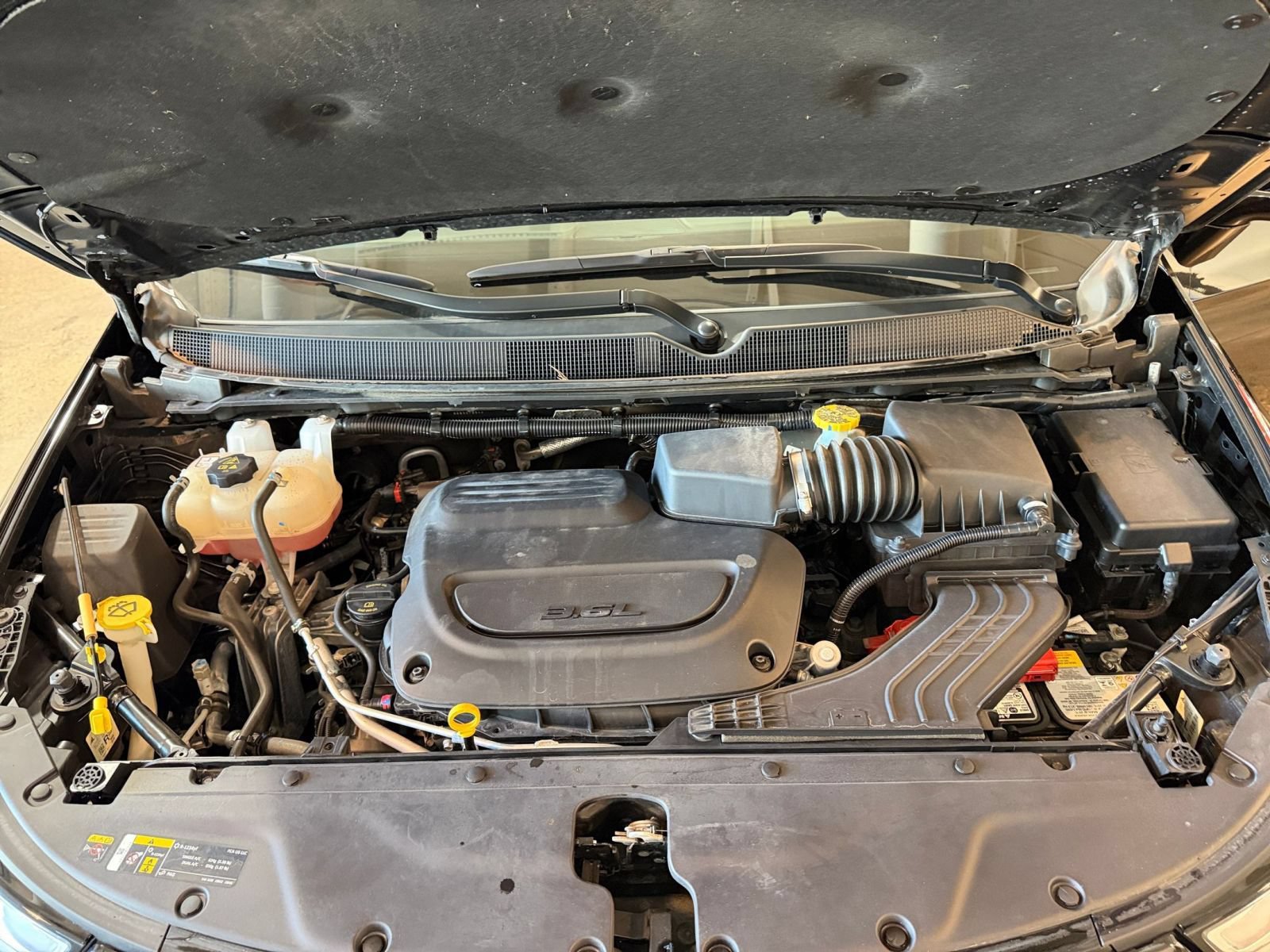 Used 2025 Chrysler Pacifica Limited FWD image 35