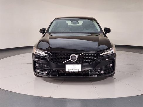 Used 2024 Volvo S60 B5 Core image 9