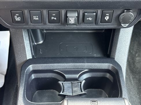 Used 2022 Toyota Tacoma TRD Off-Road w/ Technology Package AWD/4WD image 26
