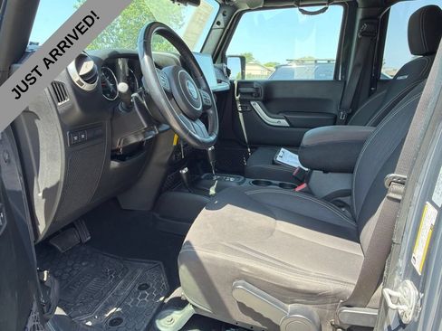 Used 2018 Jeep Wrangler Unlimited Rubicon AWD/4WD image 10