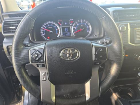 Used 2016 Toyota 4Runner SR5 AWD/4WD image 9