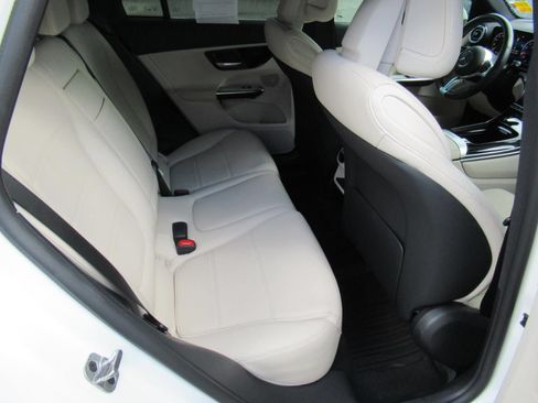 Used 2023 Mercedes-Benz GLC 300 image 31