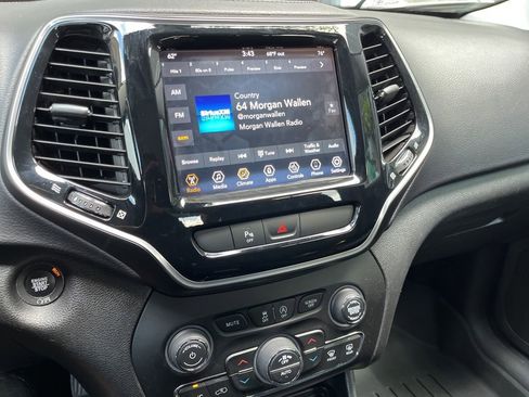 Used 2020 Jeep Cherokee Limited w/ Luxury Group AWD/4WD image 29